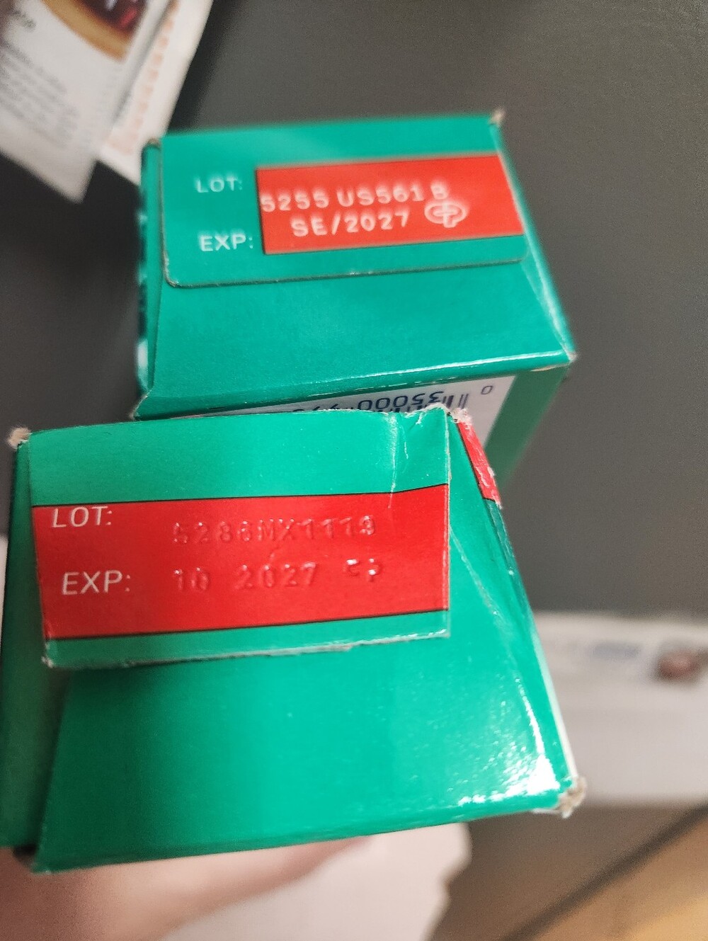 Colgate MaxFresh Toothpaste - Green Mint - Picture 3 of 3